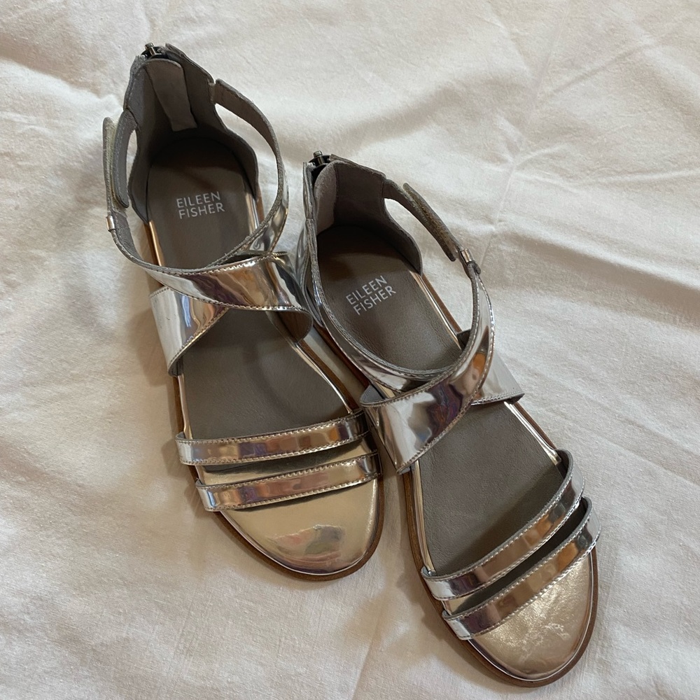 🆕NWOB Eileen Fisher Silver Mirror Metallic Cici Strappy Leather Sandals Size7.5 - Picture 3 of 7